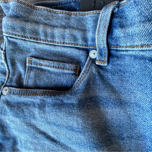 NWT TWO EXACT PAIR WOMENS BLANK NYC HIGH RISE DENIM ROLLED CUFF SHORTS 5 POCKETS - Picture 6 of 7